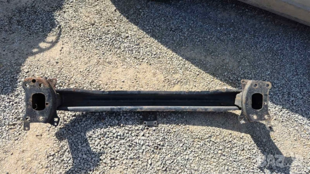 предна греда броня vw golf 5 голф greda predna bronq Volkswagen Golf V, снимка 2 - Части - 53852196