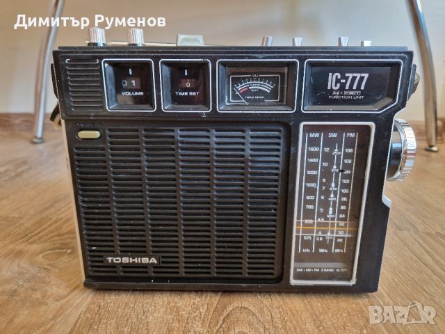 Toshiba IC777 транзисторно радио MW SW FM 3Band, снимка 1 - Радиокасетофони, транзистори - 46490479