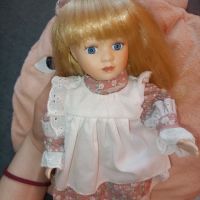 Продава се порцеланова кукла , снимка 3 - Кукли - 45491266