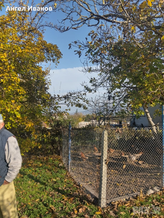      Продавам къща с голям двор в тихото и живописно  с. Осеново, на 20 мин. от Варна, снимка 1