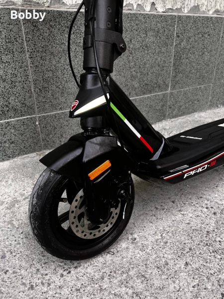 Електрическа тротинетка Ducati Pro 3, снимка 1