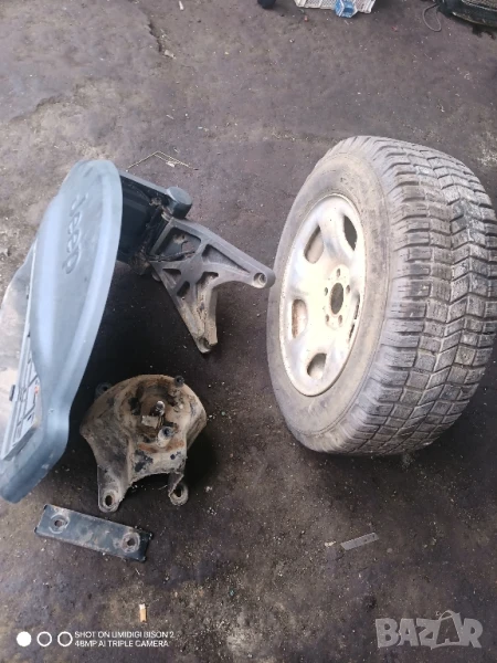 Комплект стойка с резервна гума за Jeep Cherokee III, снимка 1