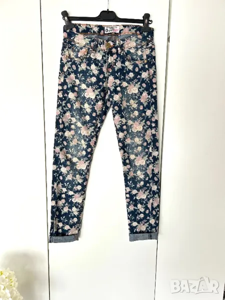 Разпродажба на всичко! Дамски дънки с принт рози Terranova размер XS, снимка 1