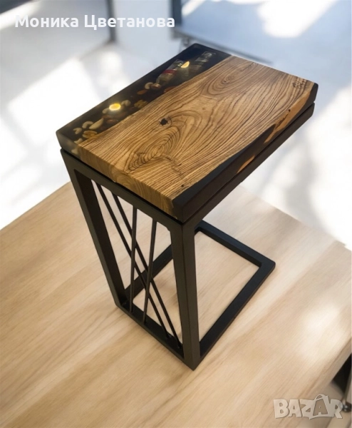 Помощна масичка от епоксидна смола и дърво , снимка 1