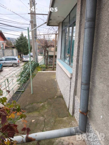 уютна къща в най-предпочитаната част на 9-ти квартал, снимка 10 - Къщи - 52772573