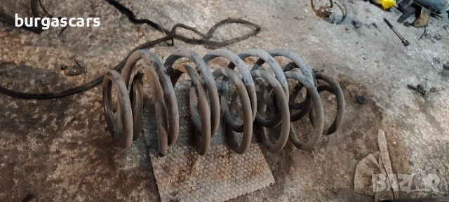 Заден амортисьор пружини Toyota Yaris 2002г, снимка 3 - Части - 53304145