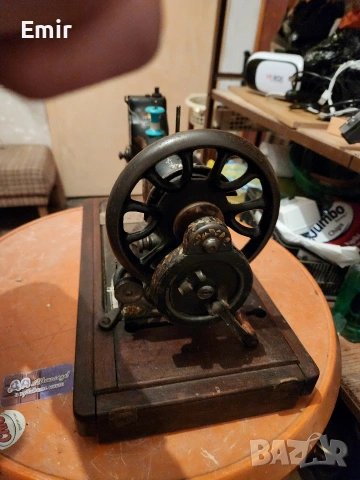 Продавам Шевна машина SINGER 