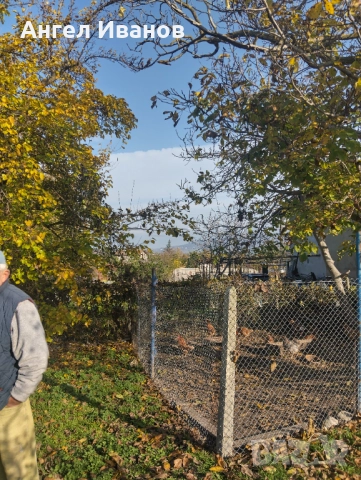      Продавам къща с голям двор в тихото и живописно  с. Осеново, на 20 мин. от Варна