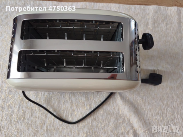 Тостер Russell Hobbs – стилен метален дизайн, отлично състояние., снимка 2 - Тостери - 54035805