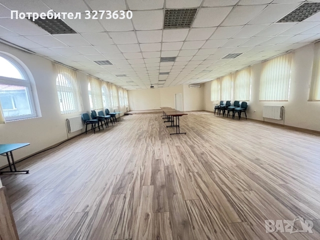 Продава се недвижим имот-  офис сграда, жилищна сграда ателие и гаражи  , снимка 8 - Къщи - 52691439