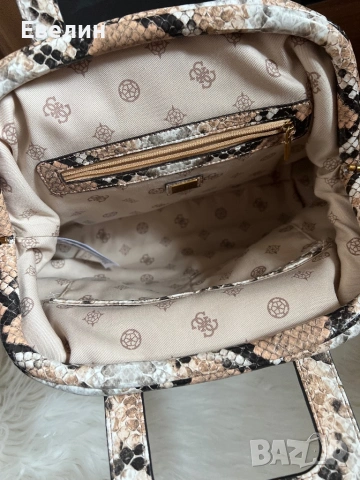 Оригинална чанта guess, снимка 6 - Чанти - 52062354