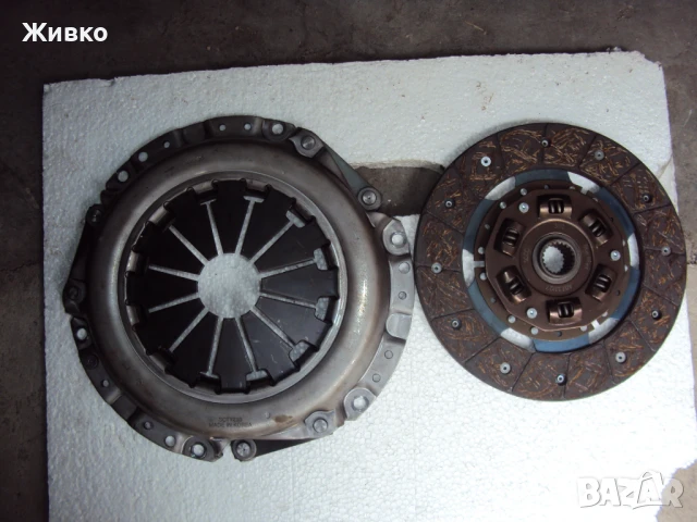 Продавам нов     комплект съединител за Тойота Корола .