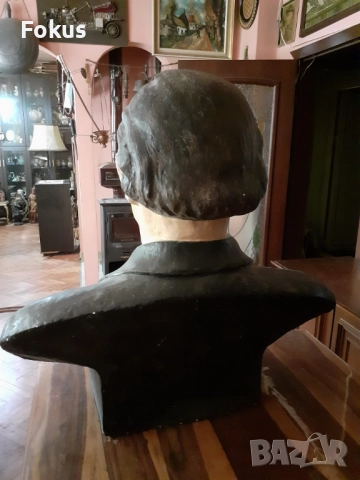 Огромен гипсов бюст на Георги Димитров подписан от 60те год., снимка 3 - Антикварни и старинни предмети - 51498436