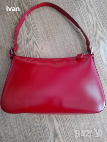 Оригинална дамска чанта Bally Switzerland , снимка 2 - Чанти - 52369429