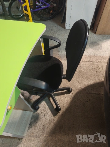 стол с компютърно бюро 