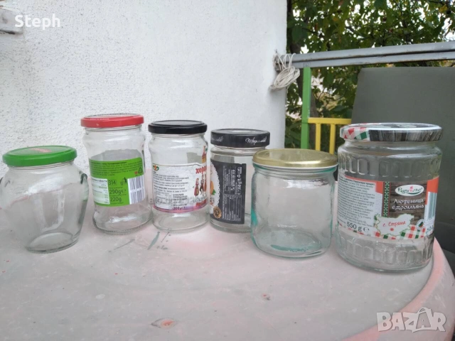 Буркани на винт с капачки, различни видове