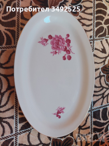 Голяма порцеланова чиния , снимка 1 - Чинии - 44943884