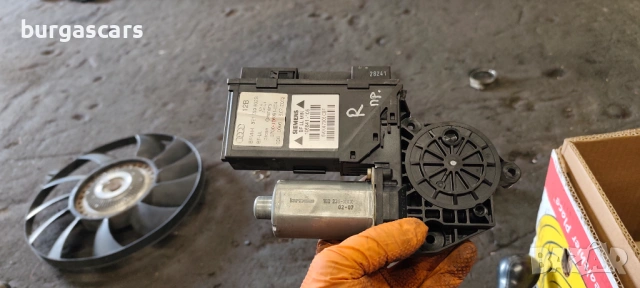 Ел мотор стъкло предно дясно 8E1 959 802B Audi A4 B6 Avant 2.5TDI - 163 к.с