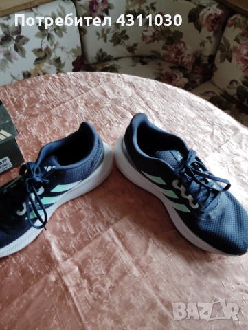 Нови маратонки adidas 41 1/3, снимка 5 - Маратонки - 53354762