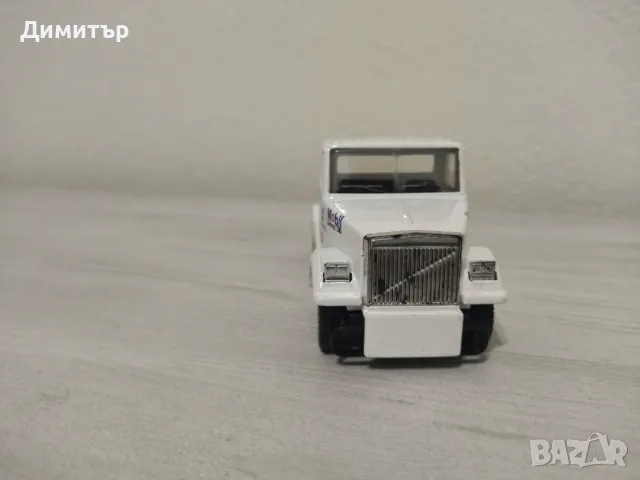 Метален камион Volvo Racing Truck !!!, снимка 2 - Колекции - 48253257