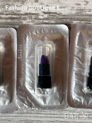 AVON Нови мостри на червила в 5 различни цвята 🩷❤️💜, снимка 4 - Декоративна козметика - 52443491