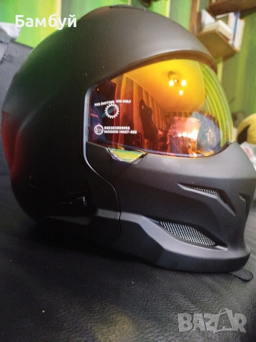 Мото каска – стил Scorpion, с прибиращ се цветен визьор