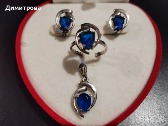 Прекрасен сребърен комплект със сапфир 