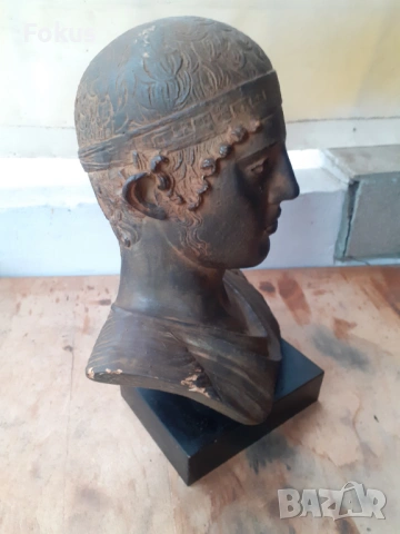Стар гипсов патиниран бюст на Колесничаря от Делхи - реплика, снимка 4 - Антикварни и старинни предмети - 54031426