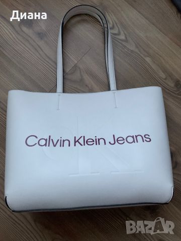 Оригинална бяла чанта Calvin klein