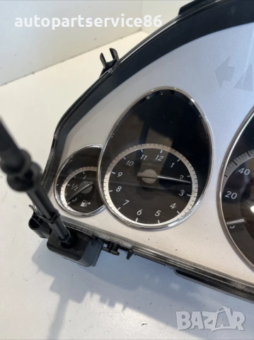 Скоростомер / инструментален панел за Mercedes W212 2.2 CDI (2012) A2129001814 , снимка 2 - Части - 53960704