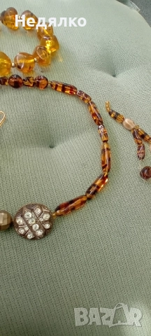 Стара гривна от кехлибар,колие,игла,автентични, снимка 9 - Антикварни и старинни предмети - 47461611
