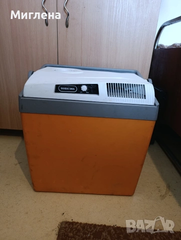 Хладилна чанта Mobicool на 12 и 220 волта , снимка 3 - Хладилни чанти - 53681411