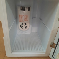 Продавам мини хладилник Leopold  12-220 V, снимка 10 - Хладилници - 44972995