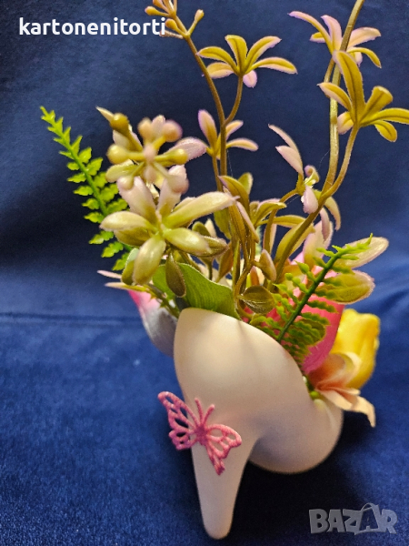 Гипсова обувка със сапунени цветя подходящи за бал края на учебната година подарък, снимка 1
