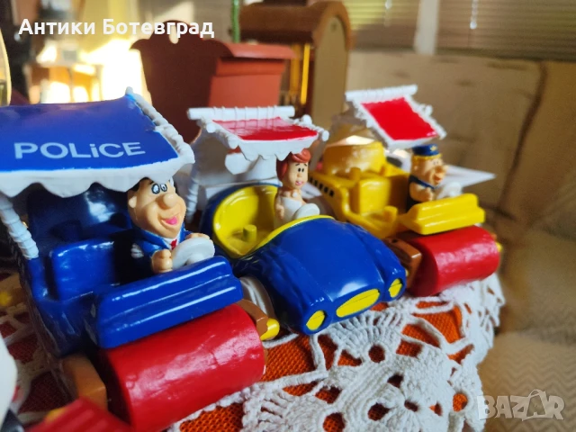 FRED & WILMA FLINTSTONES (HANNA BARBERA) VINTAGE COLLECTABLE CAR
