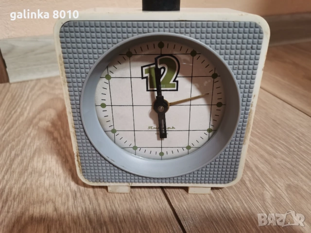 Работещ Руски будилник, снимка 2 - Антикварни и старинни предмети - 53877227
