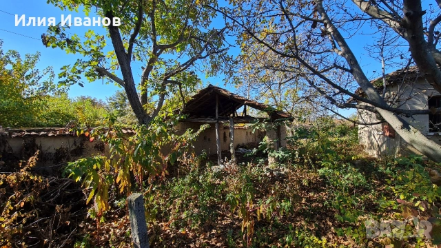 Продава КЪЩА с двор, снимка 2 - Къщи - 52005277