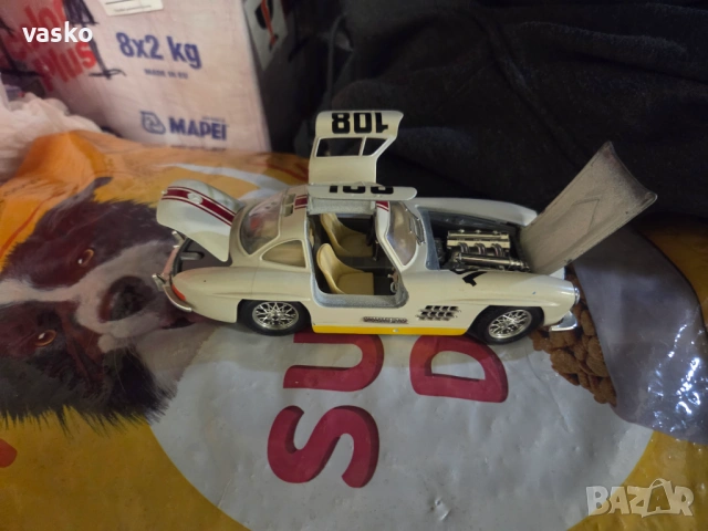Burago Italy 1:24 Mercedes, снимка 4 - Колекции - 54217922