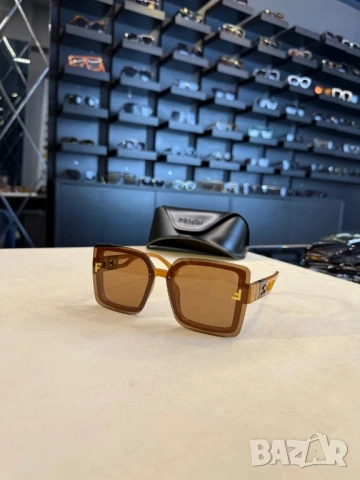 очила с черен обикновен калъф fendi prada versace chanel , снимка 14 - Слънчеви и диоптрични очила - 50924387