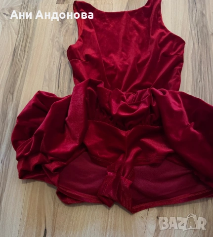 Червена рокля кадифе, снимка 2 - Рокли - 53524626