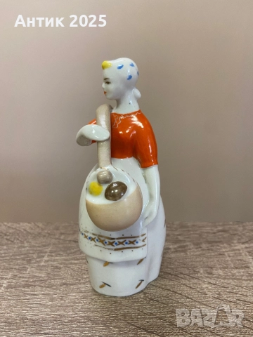 Фарфорова статуетка „Момиче с коромисло“, Полонски завод, снимка 3 - Антикварни и старинни предмети - 52476570