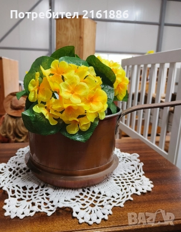 Меден тиган използван за кашпа 