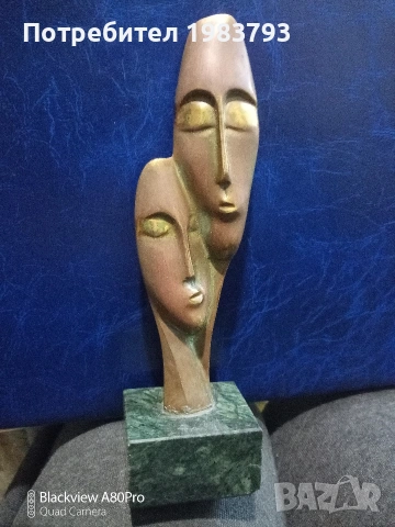 Прекрасна бронзова статуетка върху гранитна основа!