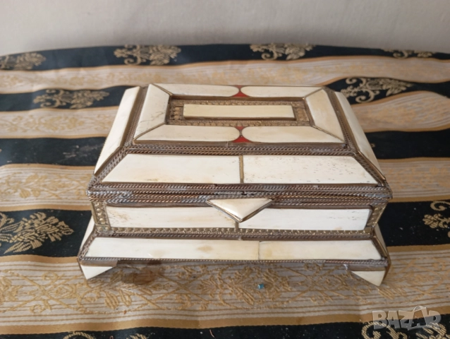 Винтидж кутия за бижута