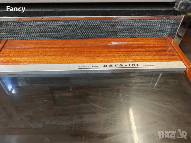 Грамофон с усилвател Вега 101 , снимка 2 - Грамофони - 51281373