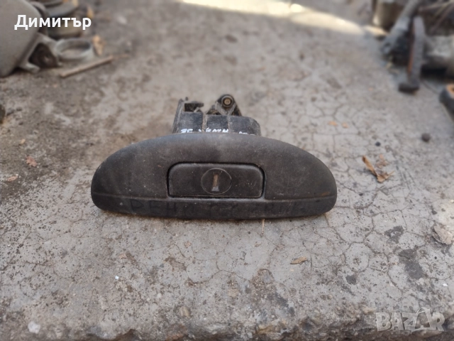 Патрон - Бутон Заден Капак За Рено Сценик 1998г / Renault Scenic 1998y