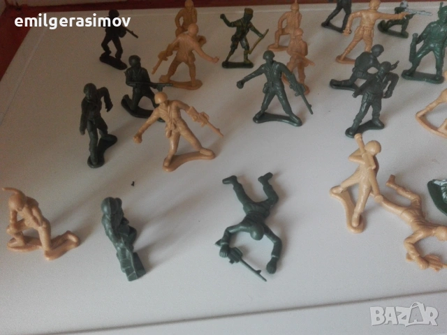 Пластмасови войници - 3 лота., снимка 13 - Фигурки - 54016959