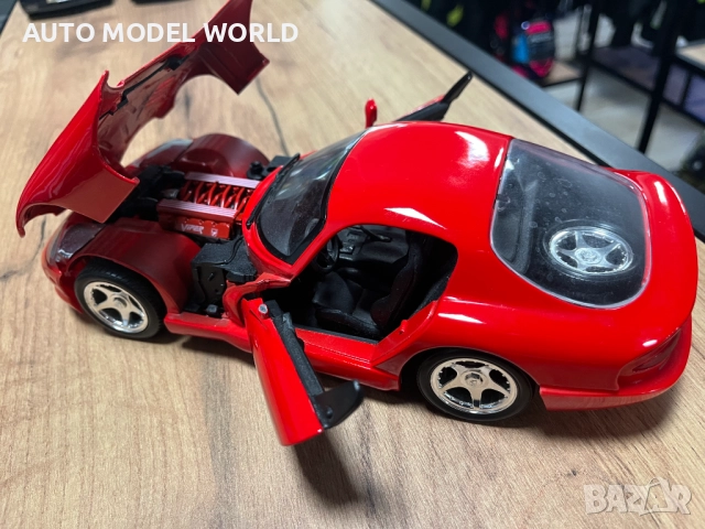 Метална колекционерска колички BBURAGO DODGE VIPER SRT 1:18, снимка 7 - Колекции - 52793636