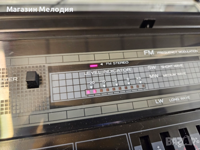 Радиокасетофон Hitachi TRK-7620E Hitachi 3D Super Woofer Boombox В отлично техническо и визуално със, снимка 3 - Радиокасетофони, транзистори - 52813792