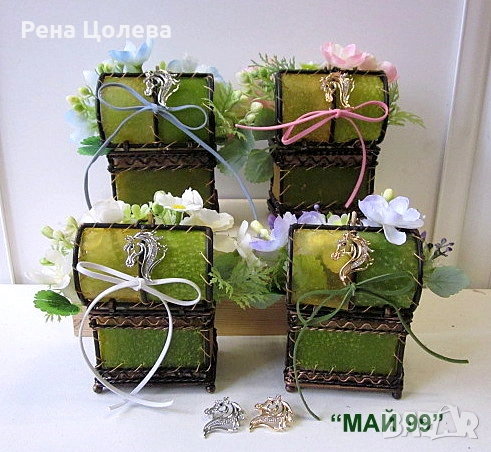 Цветя+брошка глава на кон в ковчеже, снимка 3 - Подаръци за жени - 53087686